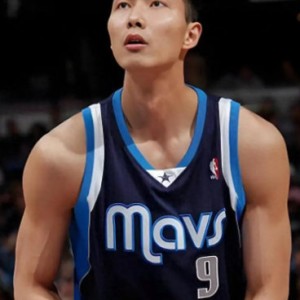 世界杯中国官方网站-亚洲球员NBA选秀顺位里，易建联6号顺位出道排名第二|篮球|德克-诺维茨基|密尔沃基雄鹿队|艾尔-霍福德|大前锋_新浪新闻